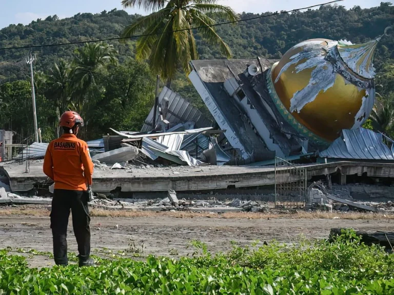 AFP__20260817__C4U48GL__v6__HighRes__TopshotIndonesiaQuake